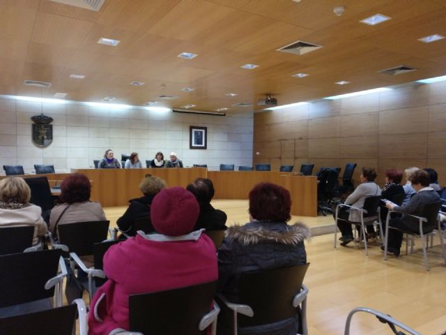 Asociaciones de mujeres de Totana y Lorca se reúnen en el Ayuntamiento para unificar criterios y coordinar actuaciones conjuntas en materia de igualdad, Foto 3