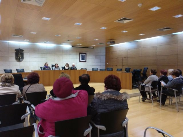 Asociaciones de mujeres de Totana y Lorca se reúnen en el Ayuntamiento para unificar criterios y coordinar actuaciones conjuntas en materia de igualdad, Foto 8