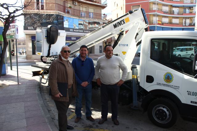 El Ayuntamiento presenta un nuevo vehículo para obras y servicios municipales - 1, Foto 1