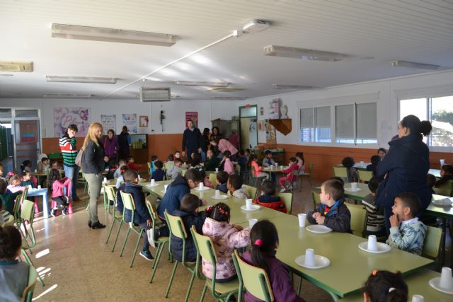 El Colegio Ramón y Cajal y el Colegio URCI han compartido un desayuno saludable de convivencia con sus  alumnos de infantil de 3 a 5 años - 2, Foto 2