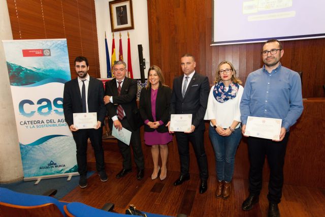 La Universidad de Murcia entrega los premios de la Cátedra del Agua y la Sostenibilidad a los mejores trabajos fin de máster - 1, Foto 1