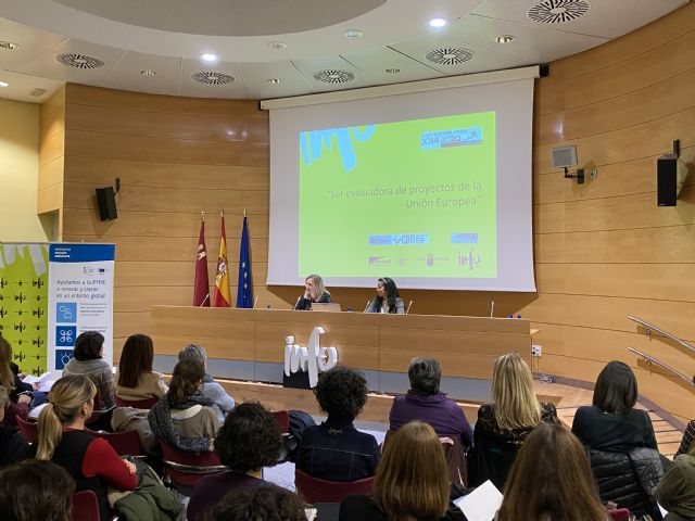 La Comunidad organiza unas jornadas para poner al servicio de entidades europeas a mujeres expertas cualificadas de la Región - 1, Foto 1