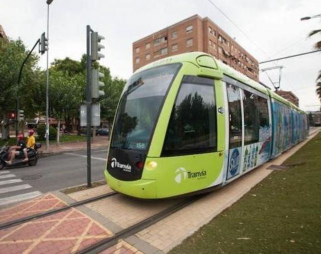 El transporte público urbano registró ayer cerca de 29.000 viajeros más con respecto al pasado viernes - 2, Foto 2