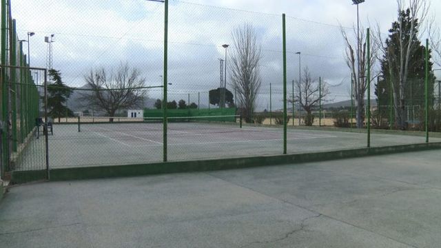 Se inicia el proceso de licitación de las obras de reconstrucción de las pistas de tenis del Polideportivo La Hoya - 1, Foto 1