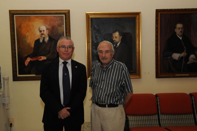 Muere José María Falgas, el artista que completó hace una década  la galería de Rectores de la UMU con los primeros Comisarios Regios de la institución - 1, Foto 1