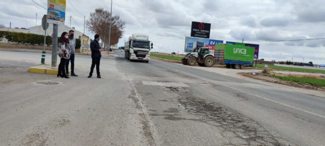 Ayuntamiento y vecinos de El Jimenado demandan el arreglo de la RM-F14 y la construcción de una rotonda a la Dirección General de Carreteras - 1, Foto 1