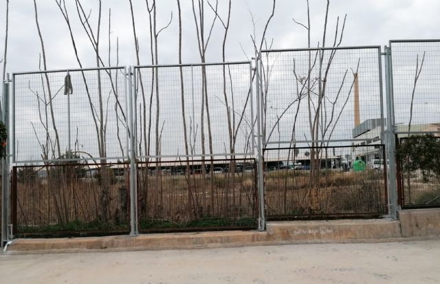 El colegio Valentín Buendía refuerza su valla perimetral para luchar contra el vandalismo - 1, Foto 1