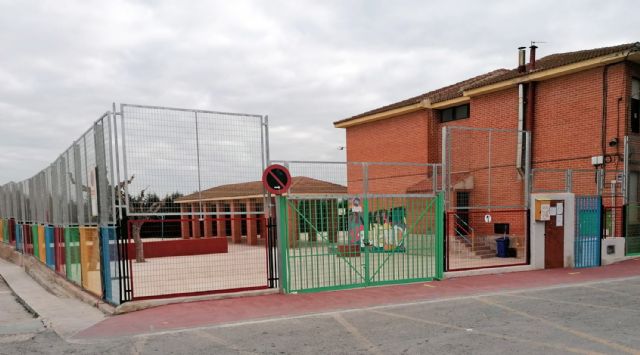 El colegio Valentín Buendía refuerza su valla perimetral para luchar contra el vandalismo - 2, Foto 2