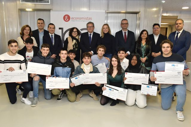Los alumnos del IES Floridablanca de Murcia ganan el III Concurso de Videos de Educación Financiera organizado por el Colegio de Economistas - 2, Foto 2
