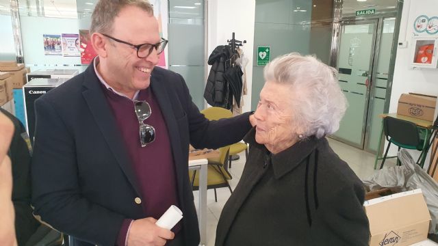 El Ayuntamiento de Molina de Segura dota a las asociaciones de mayores del material necesario para el desarrollo de sus actividades y su gestión como organizaciones - 1, Foto 1