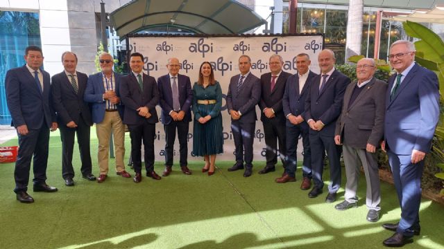 La consejera Sara Rubira destaca el trabajo de los socios de la S.A.T. San Cayetano para convertirla en una de las principales empresas del sector en sus 50 años de historia - 1, Foto 1