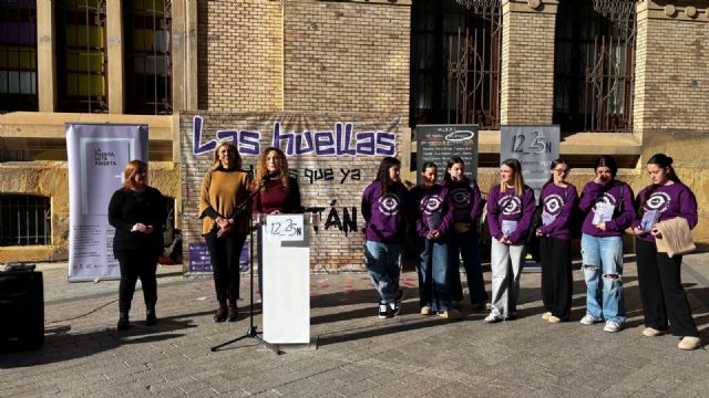 Las huellas imborrables de la violencia de género toman la Plaza de Santo Domingo con el inicio del Programa 12_25N - 3, Foto 3