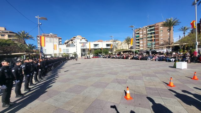 Molina de Segura celebra el Patrón de la Policía Local distinguiendo y condecorando a los agentes en un acto celebrado en la Plaza de Espa&ntilde;a - 4, Foto 4