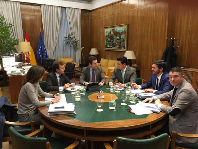 El Ayuntamiento demanda al Ministerio una mayor cobertura legal para el  turismo de bodas en La Manga - 1, Foto 1