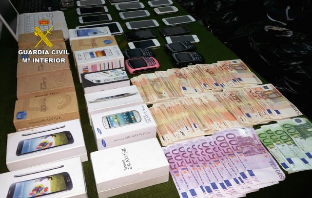 La Guardia Civil detiene a una mujer dedicada a distribuir a gran escala productos falsificados desde Jumilla - 2, Foto 2