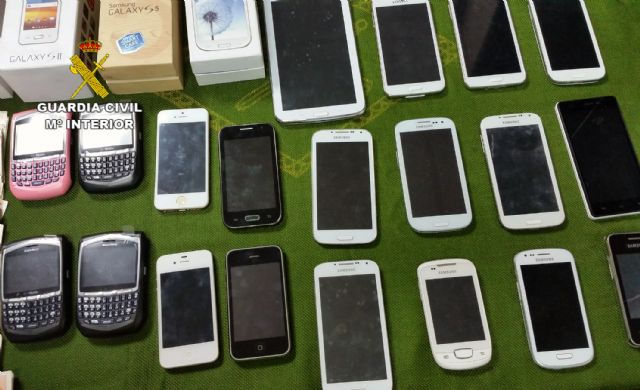 La Guardia Civil detiene a una mujer dedicada a distribuir a gran escala productos falsificados desde Jumilla - 4, Foto 4