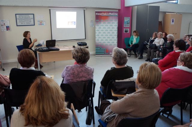 Las mujeres de la asociación Isabel González torreña ya saben más de ginecología y obstreticia - 2, Foto 2