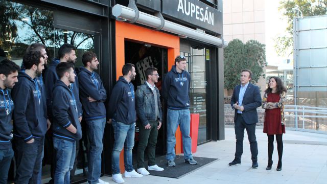 Entrega de los coches de BMW a los jugadores del UCAM Murcia CB - 4, Foto 4