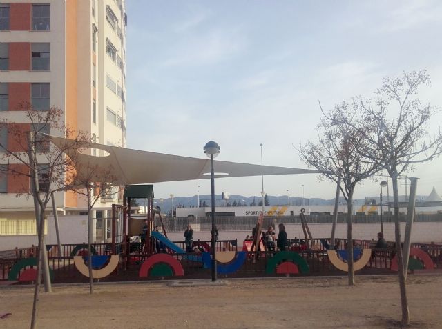 Instalan nuevas pérgolas en zonas infantiles de Valladolises y Joven Futura - 1, Foto 1