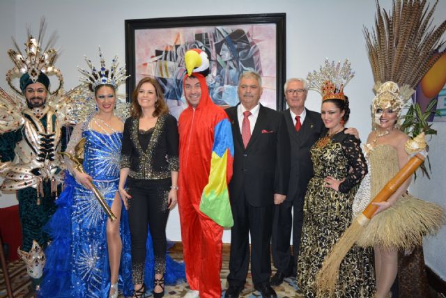 Cerca de 200.000 personas se dan cita en la Plaza de España para disfrutar del Carnaval - 1, Foto 1