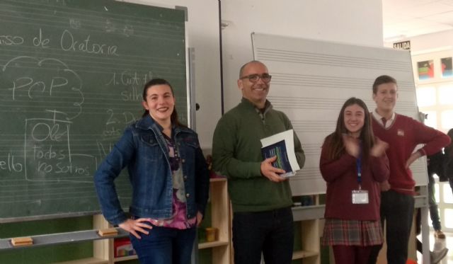 Ganan el concurso provincial de Oratoria en español e inglés tres alumnos del CCE Virgen del Pasico - 2, Foto 2