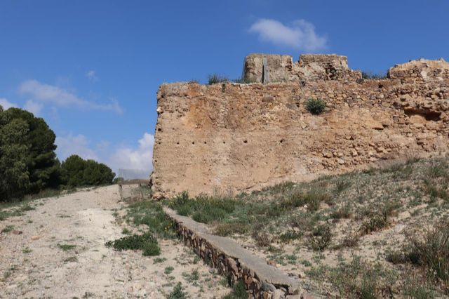 Huermur denuncia el mal estado de los castillos medievales de Larache y Cabezo de Torres - 1, Foto 1