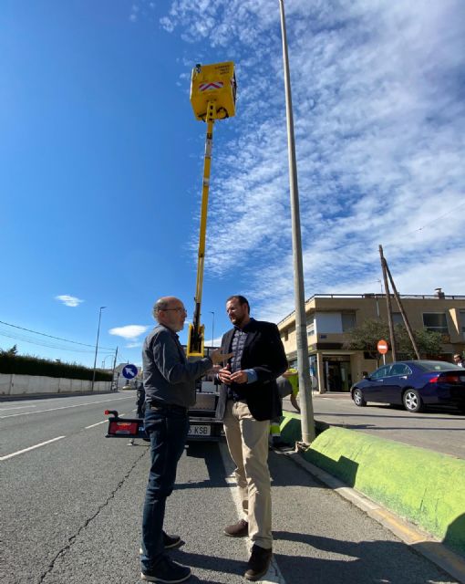 El Ayuntamiento mejora la seguridad vial de la Avenida Lorca de Sangonera La Seca con la instalación de nuevas luminarias LED - 2, Foto 2