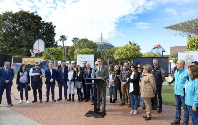 Murcia muestra su compromiso social con la VI Marcha solidaria en familia de las AMPAs - 1, Foto 1