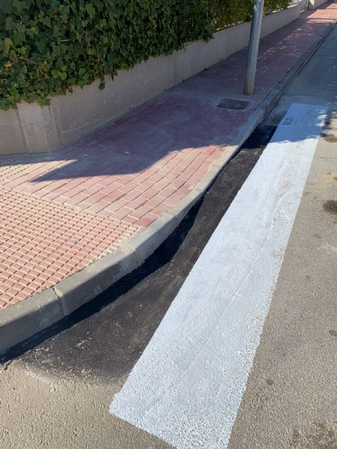 El Ayuntamiento mejora la accesibilidad del entorno del centro social de personas mayores - 1, Foto 1