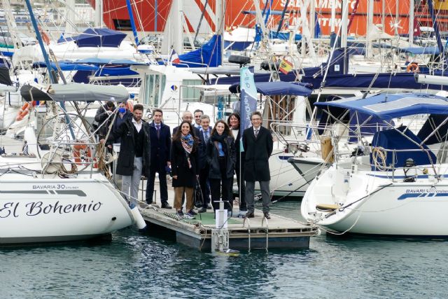 El Club de Regatas de Cartagena instala un dispositivo para recoger residuos del mar - 1, Foto 1