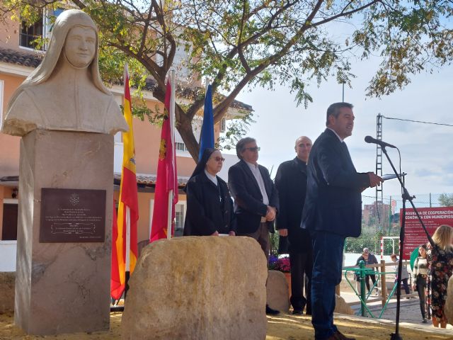 El Ayuntamiento instala una escultura en el Jardín del carril de Caballero en recuerdo a la Beata Piedad de la Cruz - 2, Foto 2