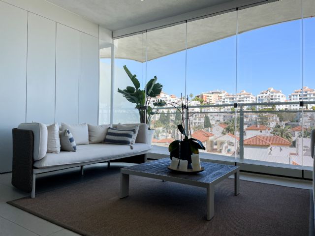 Los hogares españoles reducen el consumo de calefacción hasta un 20 % con el acristalamiento de terrazas - 1, Foto 1