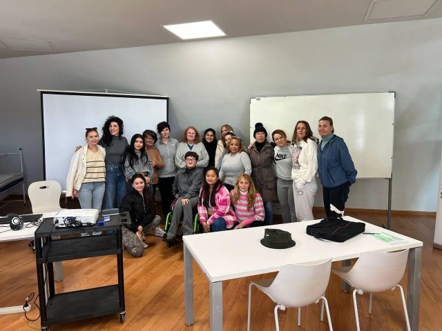 Sisara Izquierdo, de la Fundación Rafa Puede, explica su experiencia en la Universidad Popular - 2, Foto 2