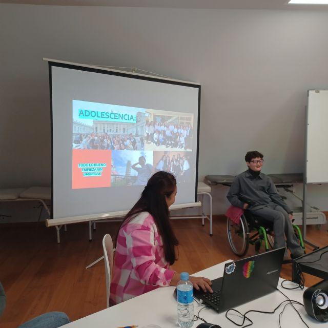 Sisara Izquierdo, de la Fundación Rafa Puede, explica su experiencia en la Universidad Popular - 3, Foto 3