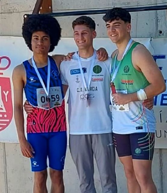 El velocista torreño Adrián Pérez, plata y bronce en el regional de atletismo sub-20 - 2, Foto 2
