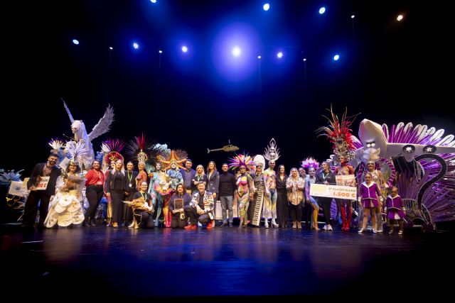 La Guardiana de Pegaso logra el primer premio del concurso de trajes de papel - 1, Foto 1