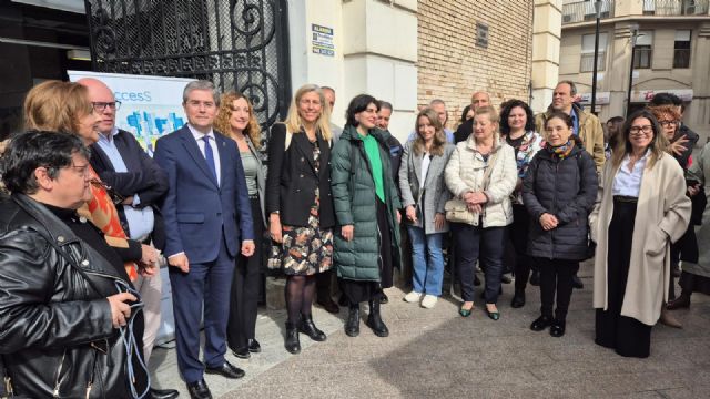 Expertos europeos en accesibilidad visitan el Mercado de Verónicas, que será un referente nacional de accesibilidad - 2, Foto 2