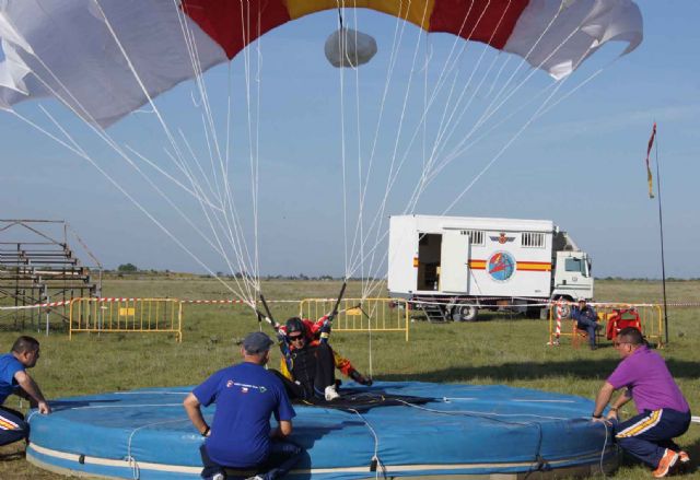 La Base Aérea de Alcantarilla acoge desde este próximo lunes el 50 Campeonato Nacional Militar de Paracaidismo y Torneo Internacional - 1, Foto 1