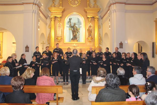 La Coral Patnia ofreció el tradicional recital Voces de Pasión en la iglesia de San Pedro - 1, Foto 1