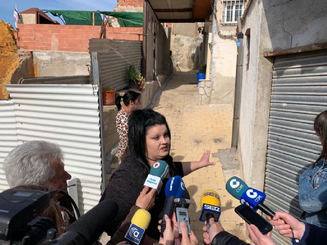 PSOE: Los vecinos de Santa María no aguantan más tiempo con sus casas llenas de grietas y abiertas como granadas - 2, Foto 2