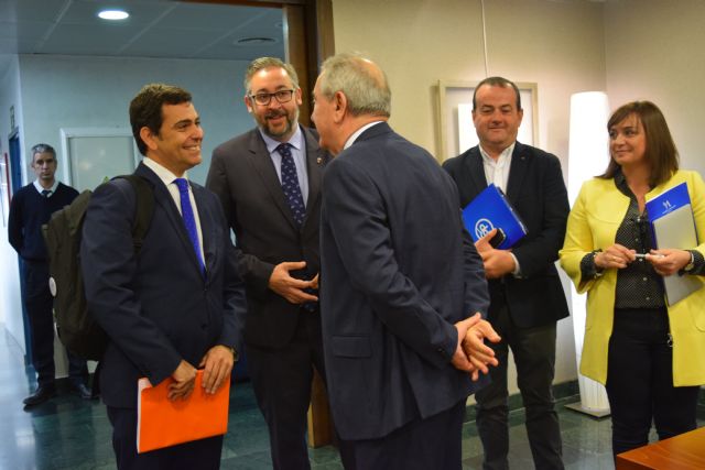 Javier Iniesta:”El tripartido ha emprendido una caza de brujas contra Díez de Revenga porque ha destapado las mentiras del soterramiento” - 2, Foto 2