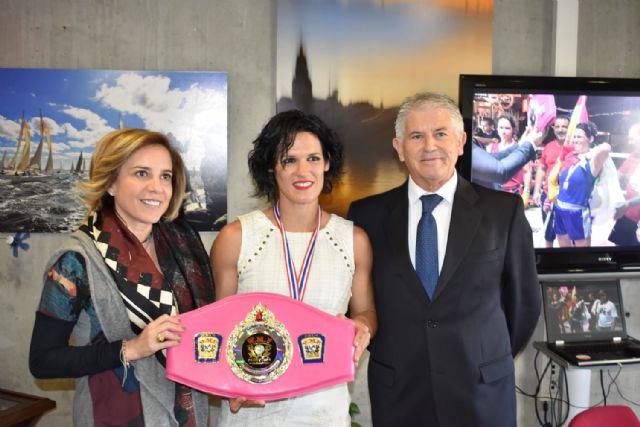 La consejera de Educación, Juventud y Deportes recibe a Mari Carmen Romero, campeona del mundo de muay thai - 1, Foto 1