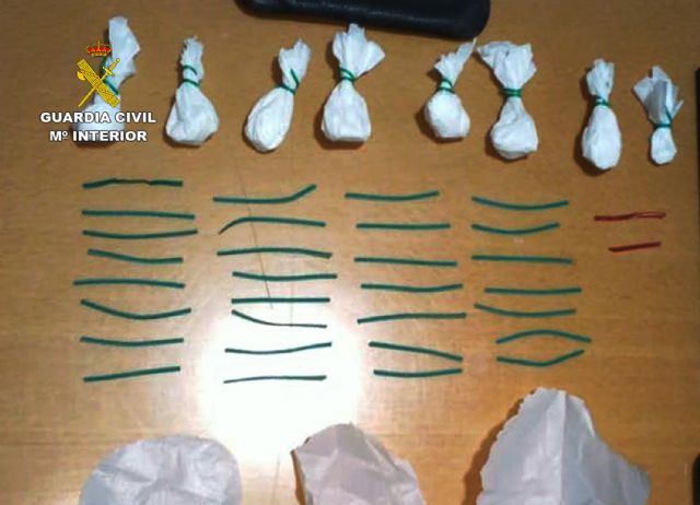 La Guardia Civil detiene in fraganti a un vecino de Murcia por tráfico de drogas - 3, Foto 3