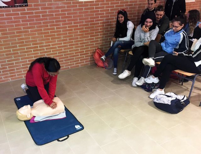 El IES La Florida aprende primeros auxilios de mano de Protección Civil - 1, Foto 1