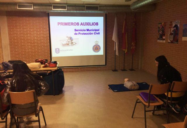 El IES La Florida aprende primeros auxilios de mano de Protección Civil - 4, Foto 4