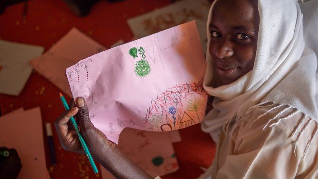 Papá, quiero escribir libros como los que lees tú, así empezó el sueño de Salma Khalil de ser artista - 1, Foto 1