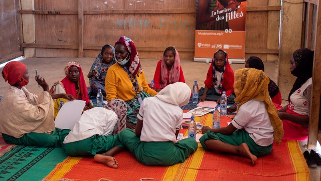 Papá, quiero escribir libros como los que lees tú, así empezó el sueño de Salma Khalil de ser artista - 2, Foto 2