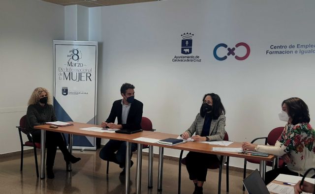 Los agentes sociales y profesionales implicados en la prevención y actuación ante casos de violencia de género se reúnen convocados por el Ayuntamiento de Caravaca - 1, Foto 1