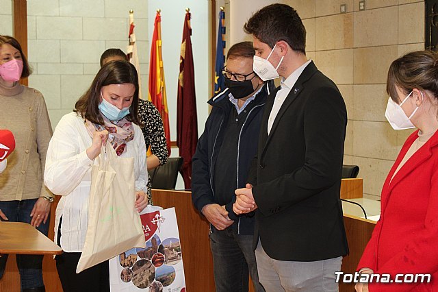 El Ayuntamiento acoge la visita de tres profesoras del centro de enseñanza de adultos esloveno MOCIS, Foto 2