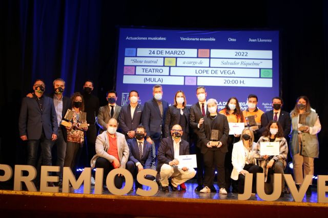 La Comunidad reconoce a los jóvenes que contribuyen con sus iniciativas al desarrollo de la Región - 1, Foto 1